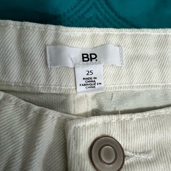 High rise Distressed denim shorts white size 25 Nordstrom - Picture 4 of 10